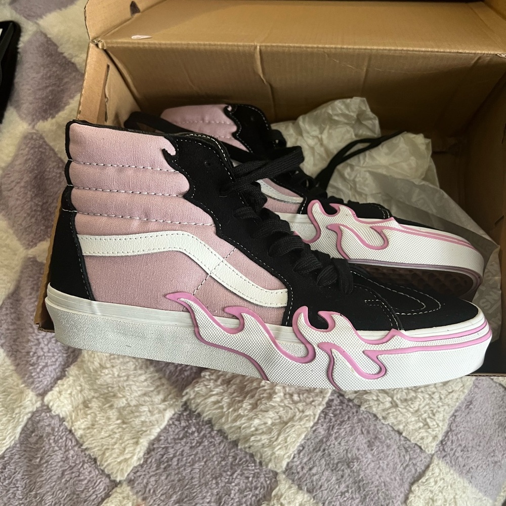 VANS Sk8 HI FLAME HI TOPS Never worn women’s 9 men’s 7.5 high tops with flame - Picture 2 of 5